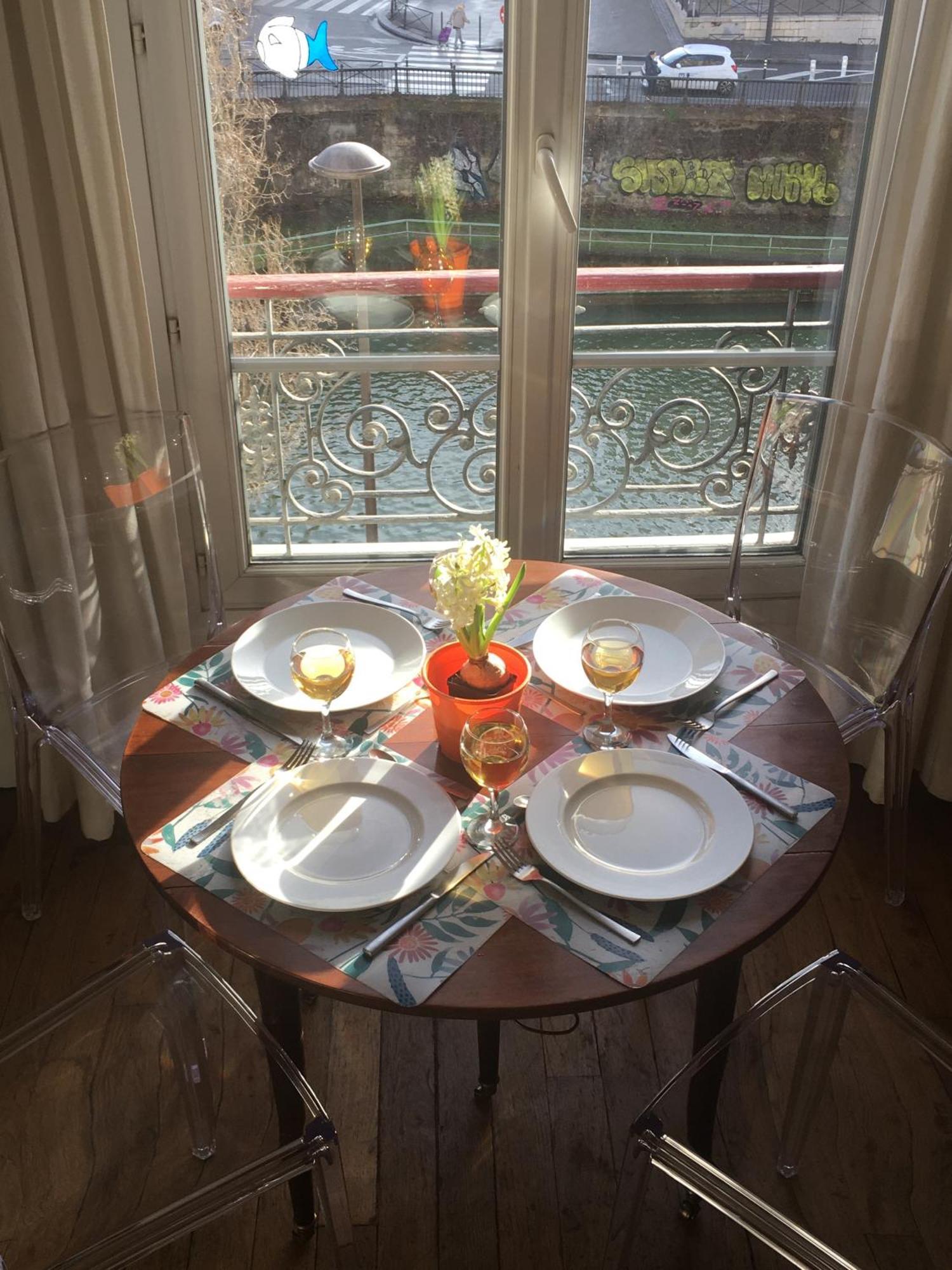 A Paris, Au Bord De L'eau Parijs